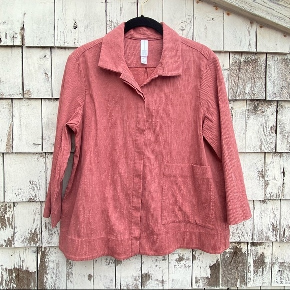 Marla Wynne Tops - Marla Wynne Crinkle Fabric Button Down Top